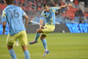 May 28, 2025; Toronto, Ontario, CAN;  Philadelphia Union defender Kai Wagner (27) shoots the ball to score the winning goal against Toronto FC in the second half at BMO Field. Mandatory Credit: Dan Hamilton-Imagn Images