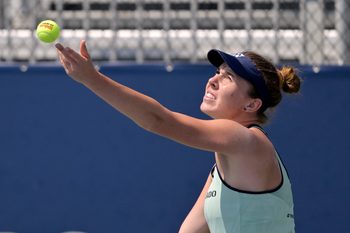 Jul 29, 2025; Montreal, QC, Canada; Linda Noskova (CZE) serves against Jaqueline Cristian (ROU) in second round of play at IGA Stadium. Mandatory Credit: Eric Bolte-Imagn Images