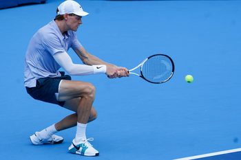 Jannik Sinner returns a serve to Felix Auger-Aliassime in the Cincinnati Open men’s quarterfinals match between Jannik Sinner and Felix Auger-Aliassime, Thursday, Aug. 14, 2025, at the Lindner Family Tennis Center in Mason. Sinner won 6-0, 6-2.