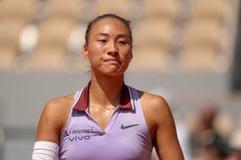 Jun 3, 2025; Paris, FR; Qinwen Zheng  of China  during her match against Aryna Sabalenka on day 10 at Roland Garros Stadium.  Mandatory Credit: Susan Mullane-Imagn Images