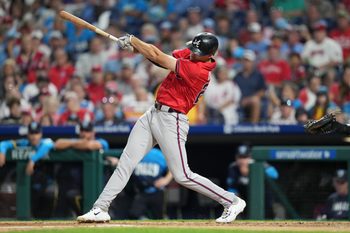 Aug 29, 2025; Philadelphia, Pennsylvania, USA; Atlanta Braves infielder Matt Olson (28) hits a single against the Philadelphia Phillies in the fifth inning at Citizens Bank Park. Mandatory Credit: Kyle Ross-Imagn Images