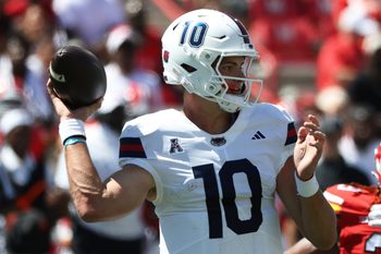 Aug 30, 2025; College Park, Maryland, USA; Florida Atlantic Owls quarterback Caden Veltkamp (10) throws during the first half against the Maryland Terrapins at SECU Stadium. Mandatory Credit: Daniel Kucin Jr.-Imagn Images