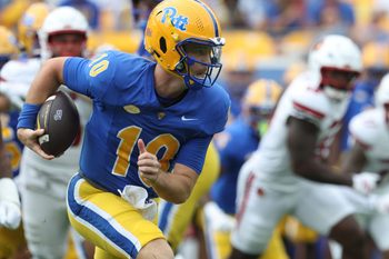 Sep 27, 2025; Pittsburgh, Pennsylvania, USA;  Pittsburgh Panthers quarterback Eli Holstein (10) runs the ball against the Louisville Cardinals during the second quarter at Acrisure Stadium. Mandatory Credit: Charles LeClaire-Imagn Images