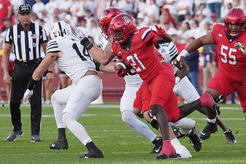 Arizona Wildcats running back Ismail Mahdi (21)runs with the ball against Iowa state during the first quarter in the Big-12 conference showdown on Sept. 27, 2025, at Jack Trice Stadium in Ames, Iowa.