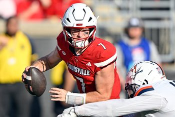 Oct 4, 2025; Louisville, Kentucky, USA; Virginia Cavaliers defensive end Mitchell Melton (17) sacks Louisville Cardinals quarterback Miller Moss (7) during the second half at L&N Federal Credit Union Stadium. Virginia defeated Louisville 30-27. Mandatory Credit: Jamie Rhodes-Imagn Images