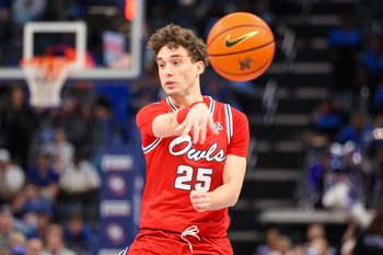 Feb 23, 2025; Memphis, Tennessee, USA; Florida Atlantic Owls guard Niccolo Moretti (25) passes against the Memphis Tigers during the second half at FedExForum. Mandatory Credit: Wesley Hale-Imagn Images
