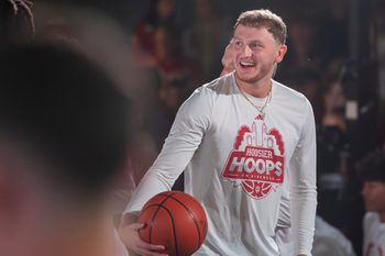 Indiana's Tucker DeVries during the Hoosier Hoops on Kirkwood event on Kirkwood Avenue just outside the Sample Gates on Thursday, Oct. 2, 2025.