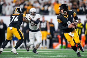 Pittsburgh Steelers quarterback Aaron Rodgers (8) rolls out of the pocket before attempting a final deep pass to end the fourth quarter of the NFL Week 7 game between the Cincinnati Bengals and the Pittsburgh Steelers at Paycor Stadium in downtown Cincinnati on Thursday, Oct. 16, 2025. The Bengals won, 33-31.