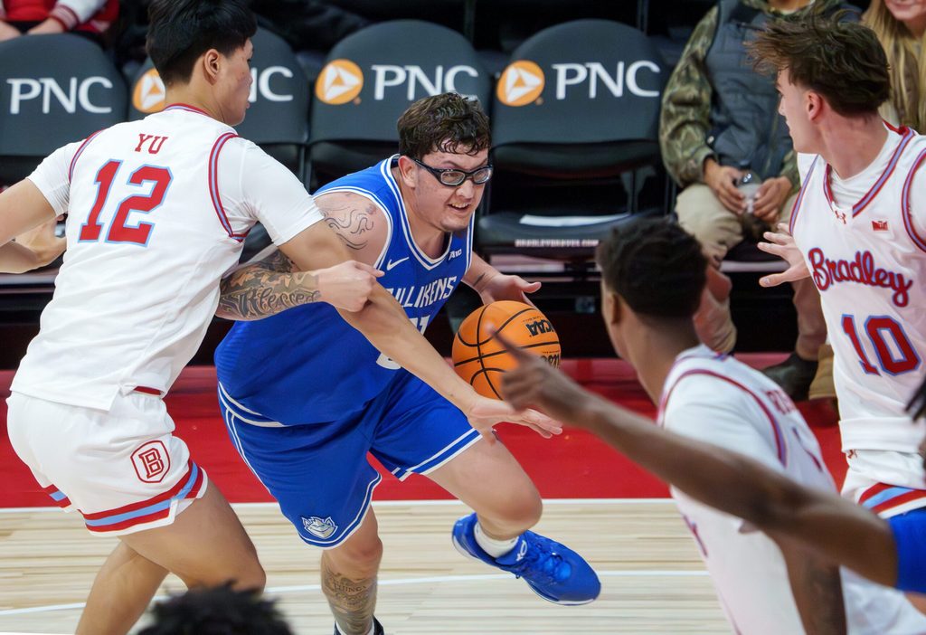 St. Louis' Robbie Avila tries to move through the Bradley defense during their exhibition game Thursday, Oct. 23, 2025 at Carver Arena.