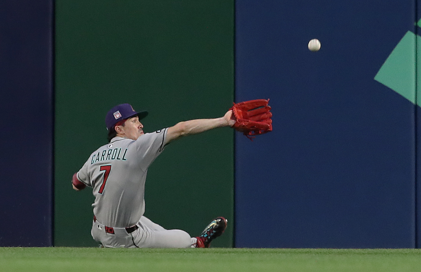 Jul 26, 2025; Pittsburgh, Pennsylvania, USA;  Arizona Diamondbacks center fielder Corbin Carroll (7) makes a catch for an out against Pittsburgh Pirates third baseman Ke'Bryan Hayes (not pictured) during the fourth inning at PNC Park. Mandatory Credit: Charles LeClaire-Imagn Images