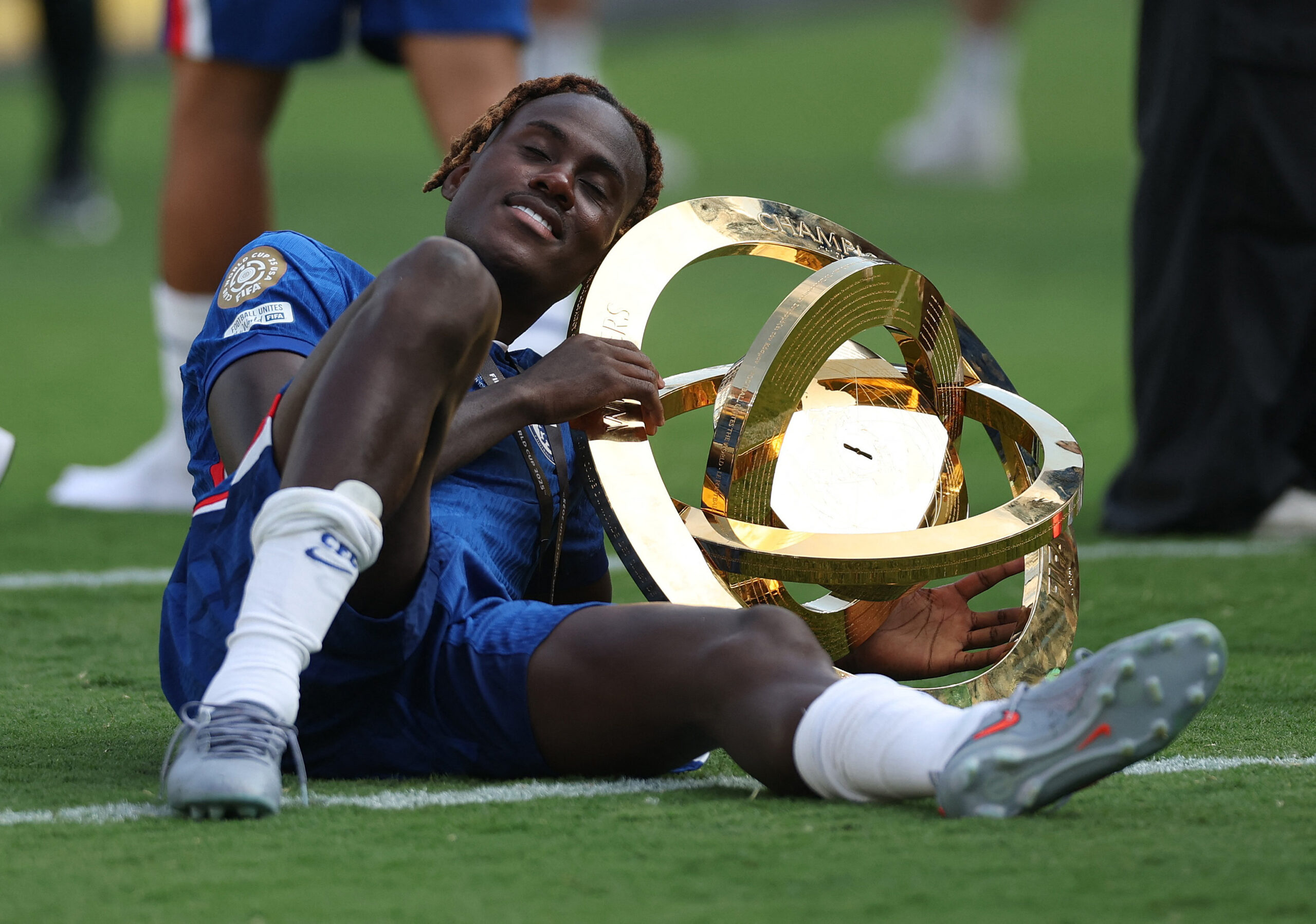 [Subscription Customers Only] Jul 13, 2025; East Rutherford, New Jersey, USA; Chelsea FC defender Trevoh Chalobah (23) poses with the trophy after winning the final of the 2025 FIFA Club World Cup at MetLife Stadium. Mandatory Credit: Lee Smith-Reuters via Imagn Images