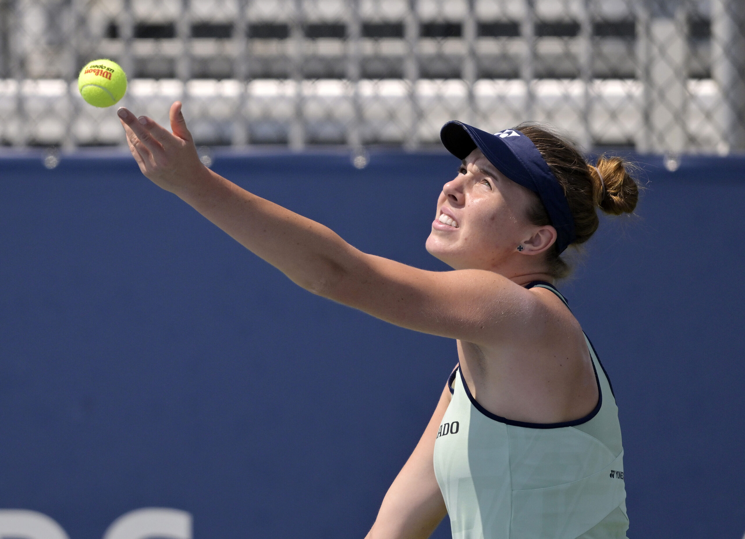 Jul 29, 2025; Montreal, QC, Canada; Linda Noskova (CZE) serves against Jaqueline Cristian (ROU) in second round of play at IGA Stadium. Mandatory Credit: Eric Bolte-Imagn Images