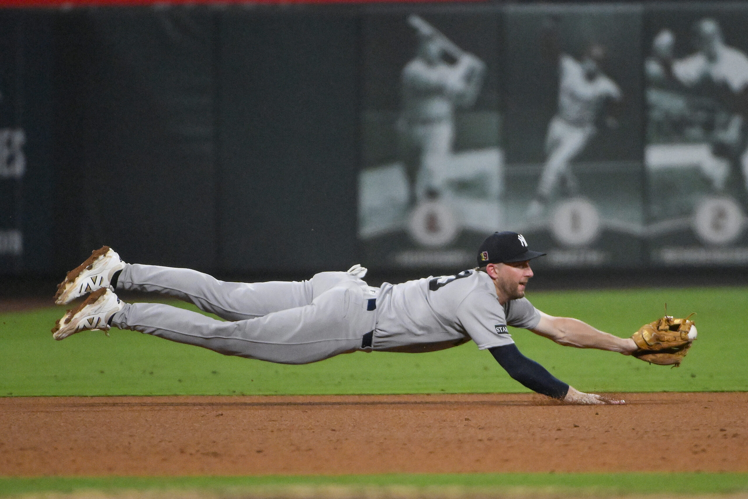 Aug 16, 2025; St. Louis, Missouri, USA;  New York Yankees third baseman Ryan McMahon (19) dives and fields ground ball hit by St. Louis Cardinals shortstop Masyn Winn (not pictured) during the ninth inning at Busch Stadium. Mandatory Credit: Jeff Curry-Imagn Images