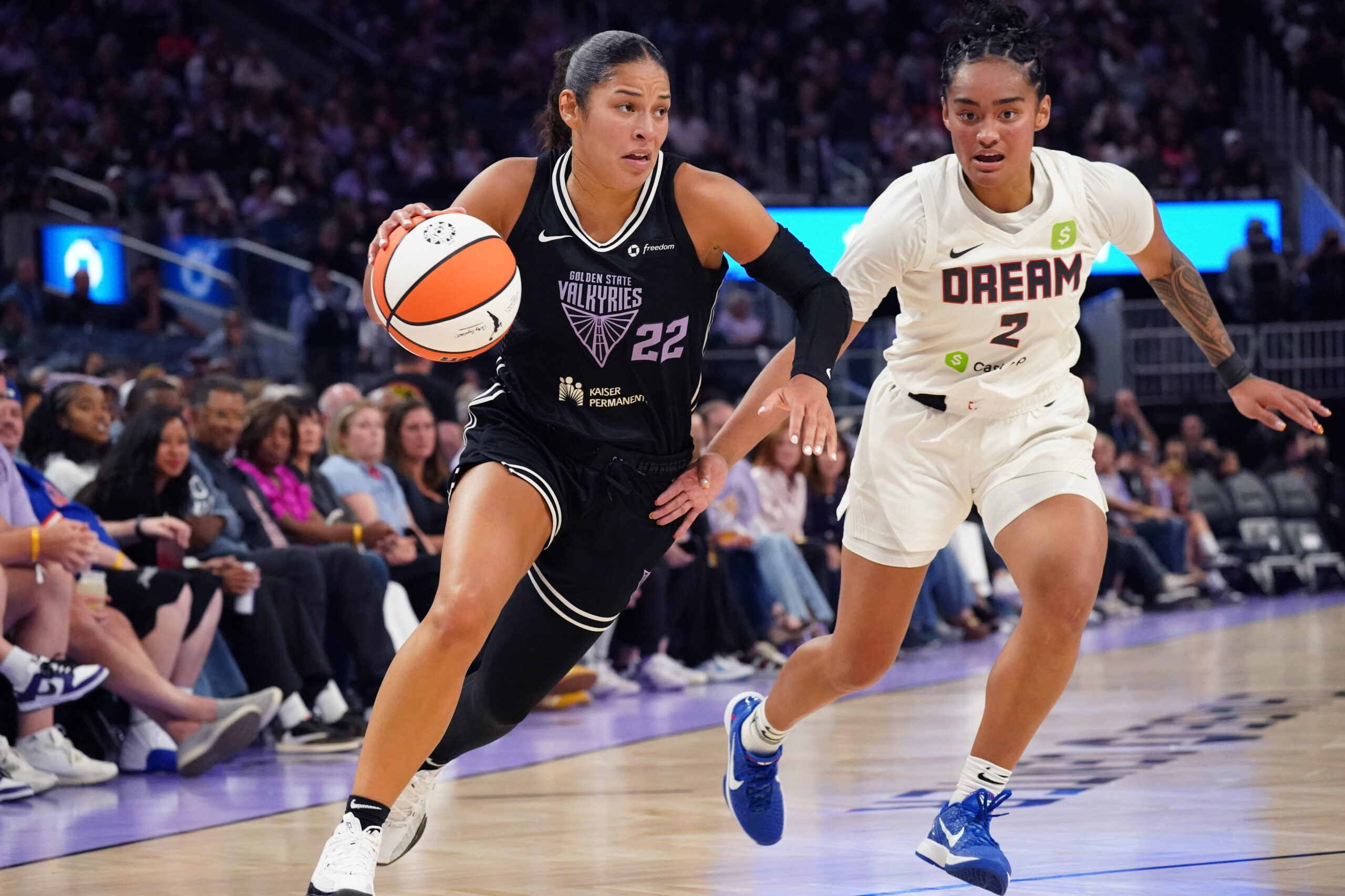 Aug 17, 2025; San Francisco, California, USA; Golden State Valkyries guard Veronica Burton (22) dribbles upcourt in the second quarter against Atlanta Dream guard Te-Hina Paopao (2) at Chase Center. Mandatory Credit: David Gonzales-Imagn Images