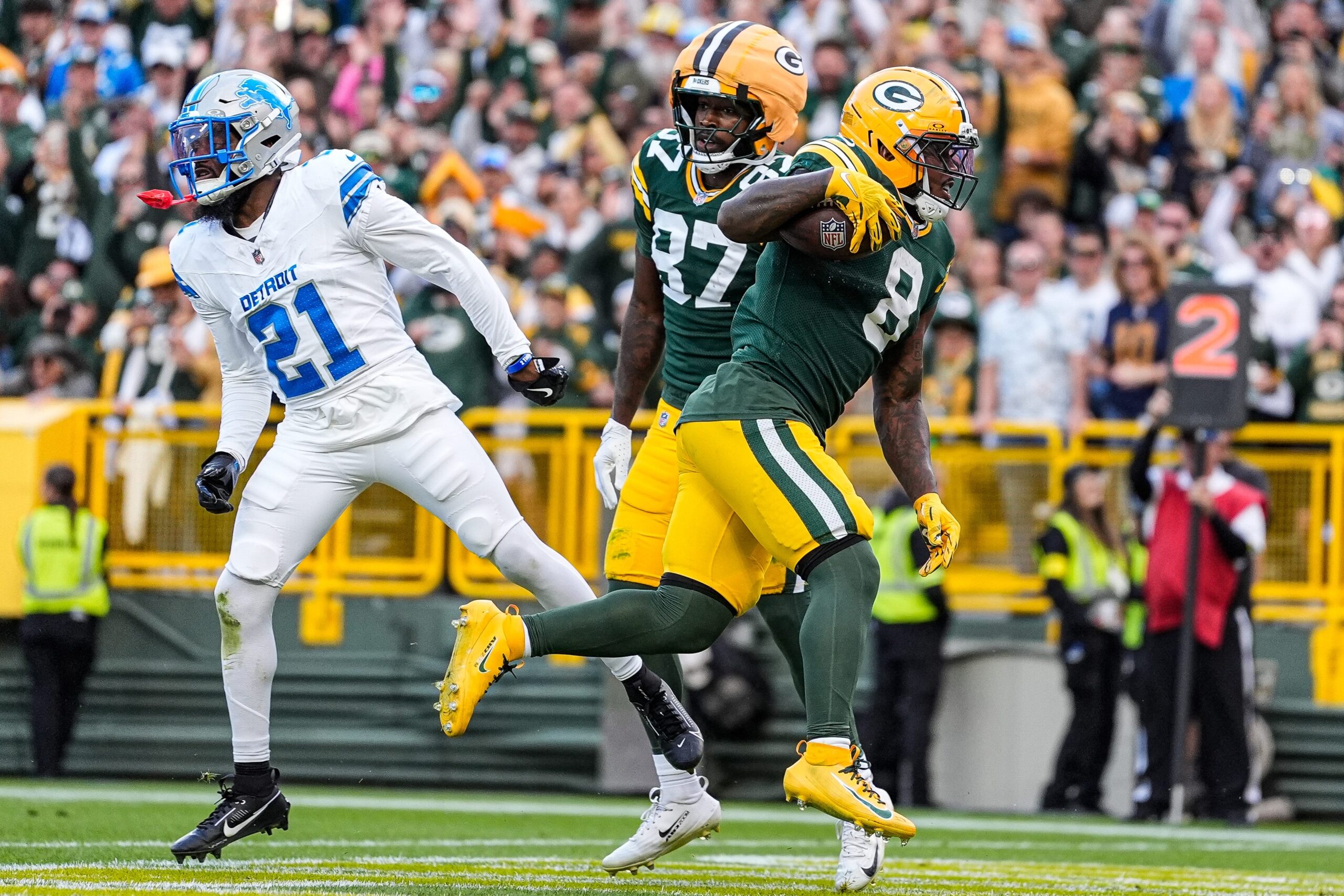 Green Bay Packers running back Josh Jacobs runs for a touchdown against Detroit Lions cornerback Amik Robertson during the second half at Lambeau Field in Green Bay, Wis., on Sunday, September 7, 2025.