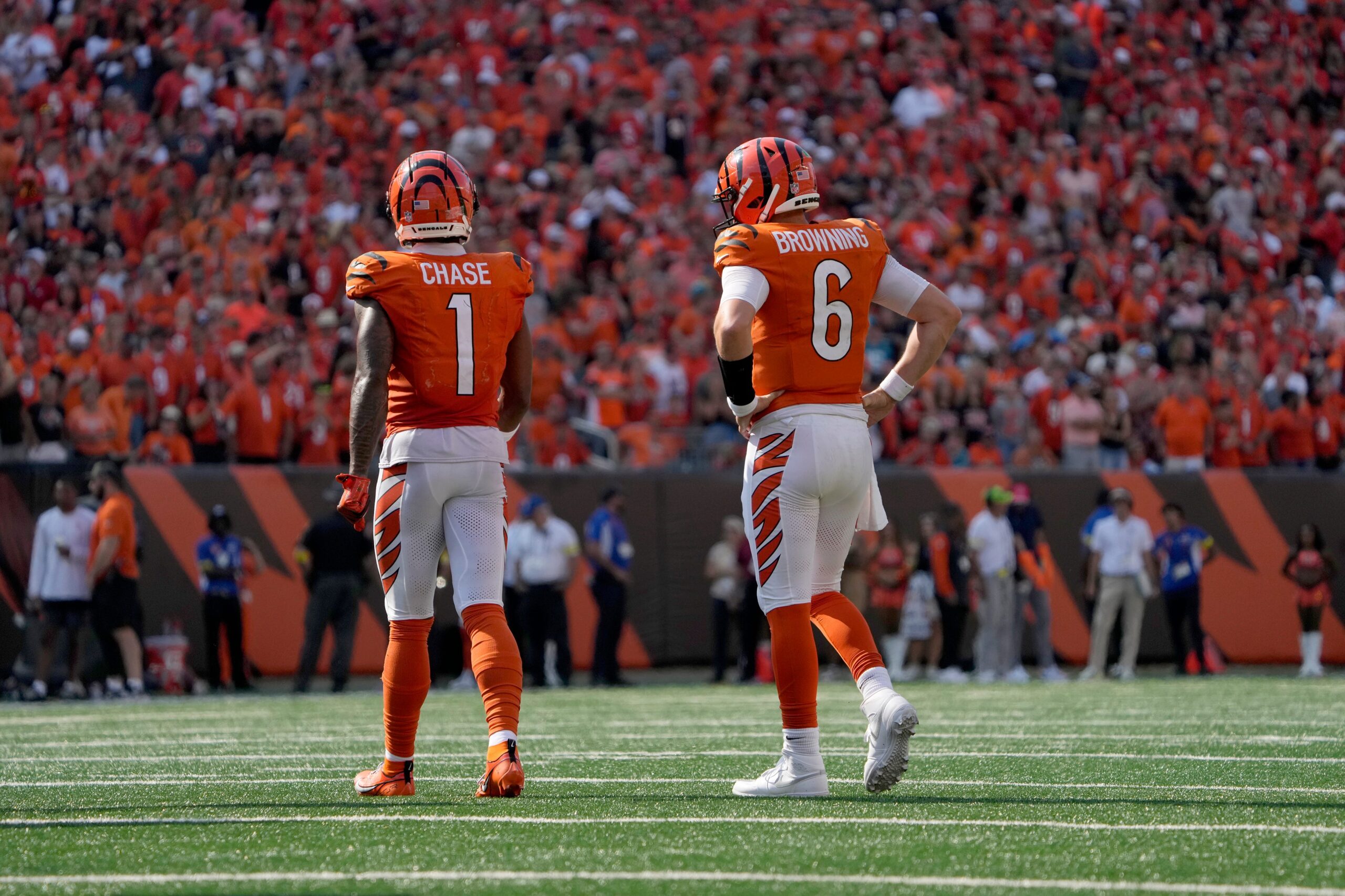 Cincinnati Bengals wide receiver Ja'Marr Chase (1) and Cincinnati Bengals quarterback Jake Browning (6) take a brief break in the final minutes of game time against the Jacksonville Jaguars at Paycor Stadium on Sunday, September 14, 2025. The Bengals move to 2-0 after beating the Jaguars 27-31.