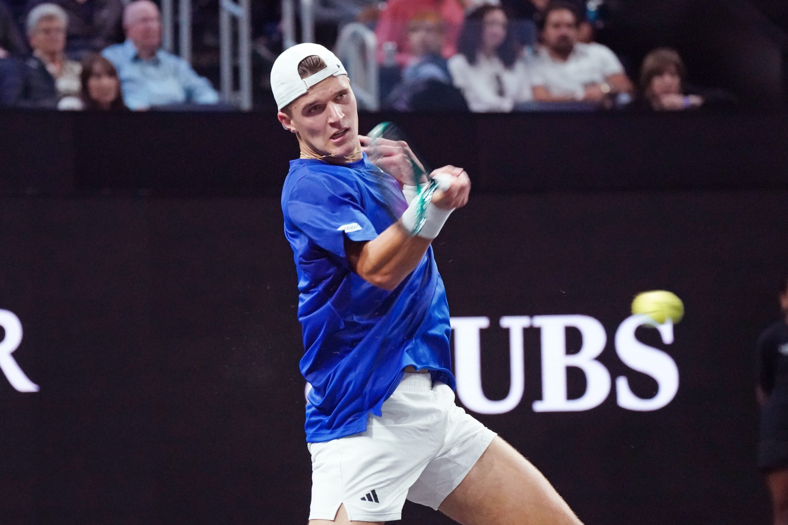 Sep 21, 2025; San Francisco, CA, USA; Team Europe player Jakub Mensik returns a shot against Team World player Alex de Minaur during the Laver Cup at Chase Center. Mandatory Credit: David Gonzales-Imagn Images