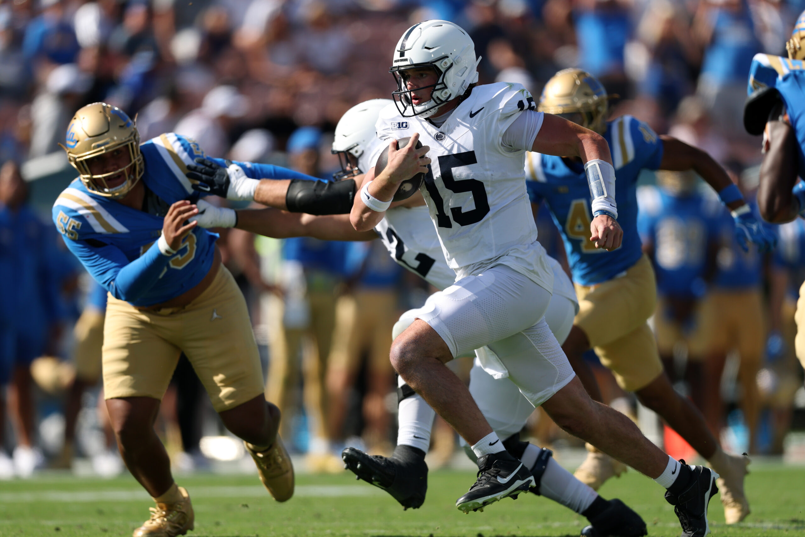 Oct 4, 2025; Pasadena, California, USA;  Penn State Nittany Lions quarterback Drew Allar (15) runs with the ball during the fourth quarter against the UCLA Bruins at Rose Bowl. Mandatory Credit: Kiyoshi Mio-Imagn Images