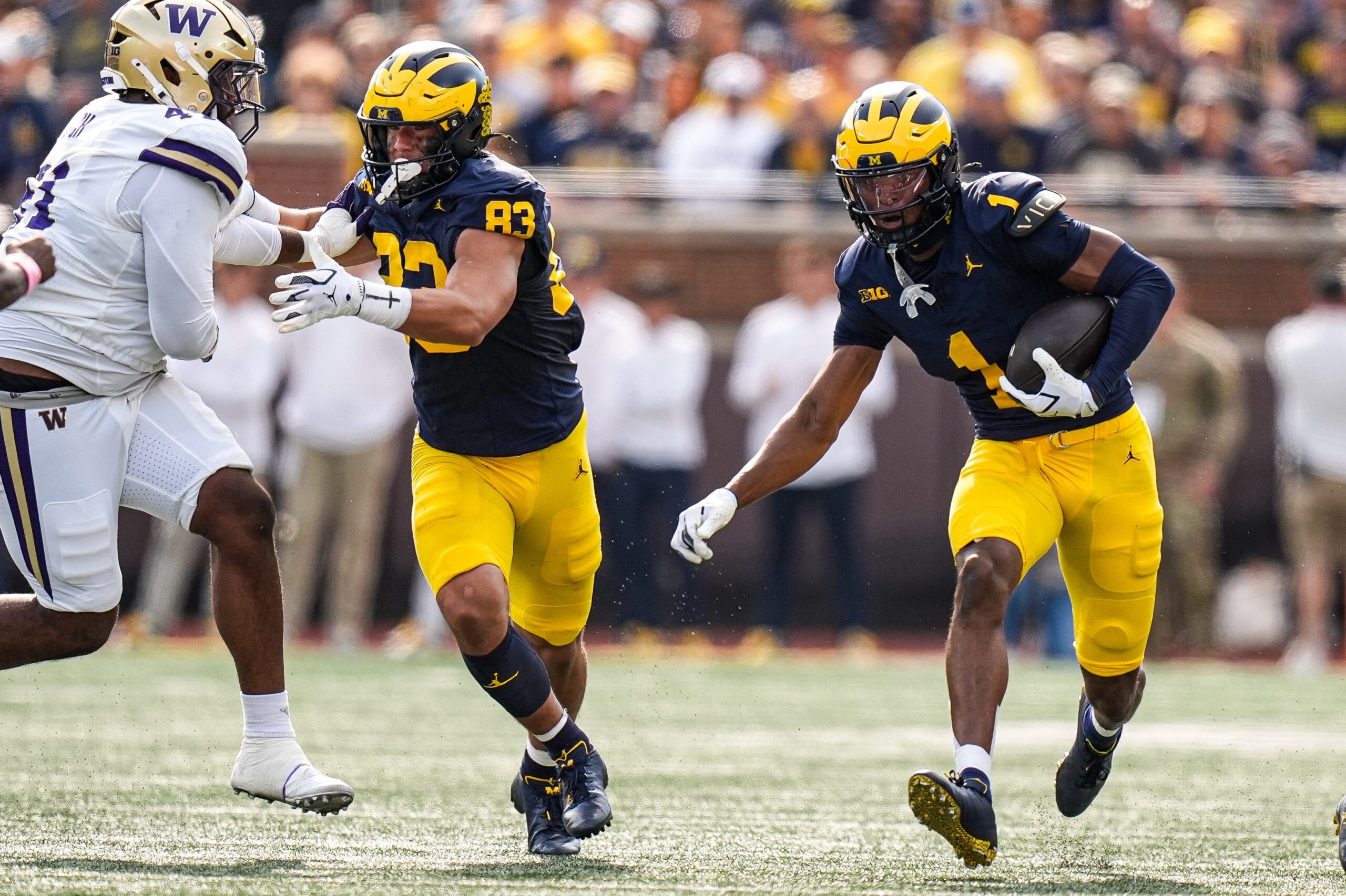 Michigan wide receiver Donaven McCulley (1) runs against Washington during the first half at Michigan Stadium in Ann Arbor on Saturday, Oct. 18, 2025.